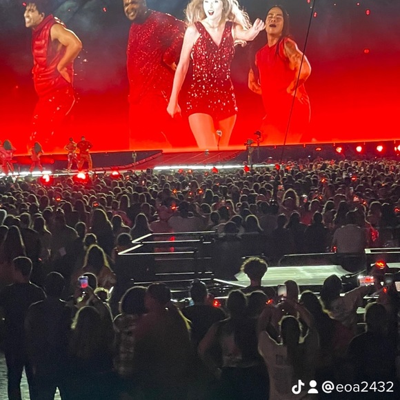 Meet your Posher, Bethy - Picture 2 of 5